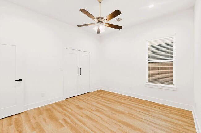 Building Photo - Modern 3 Bed, 3 Bath Home Near Downtown Dallas