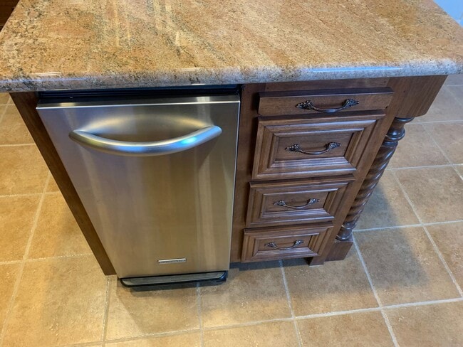 Building Photo - Move In Special: $250 Off First Month's Rent If Rented By 02/15/26! Luxurious Belvedere Condo Ava...