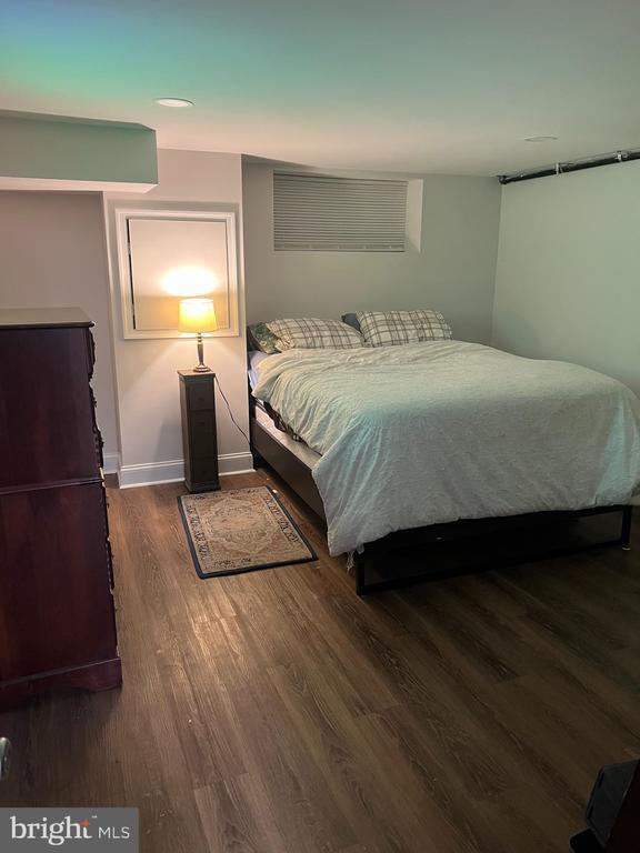 Building Photo - 508 N Linwood Ave