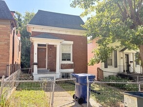Building Photo - 2000 Kraft St