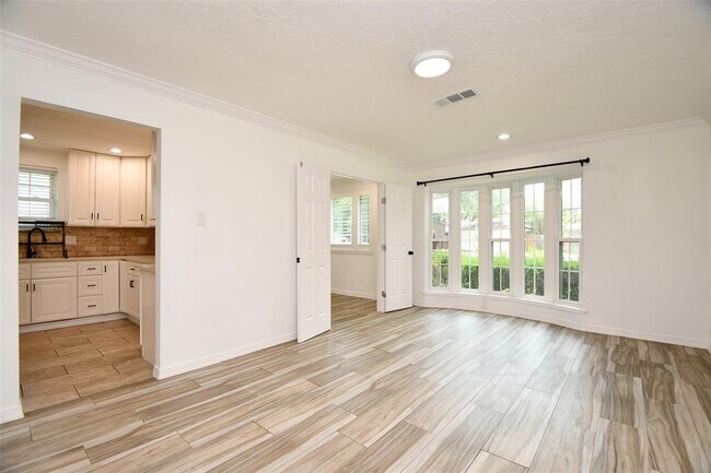Building Photo - 5951 Beaudry Dr