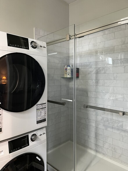 Building Photo - 241 E 36th St