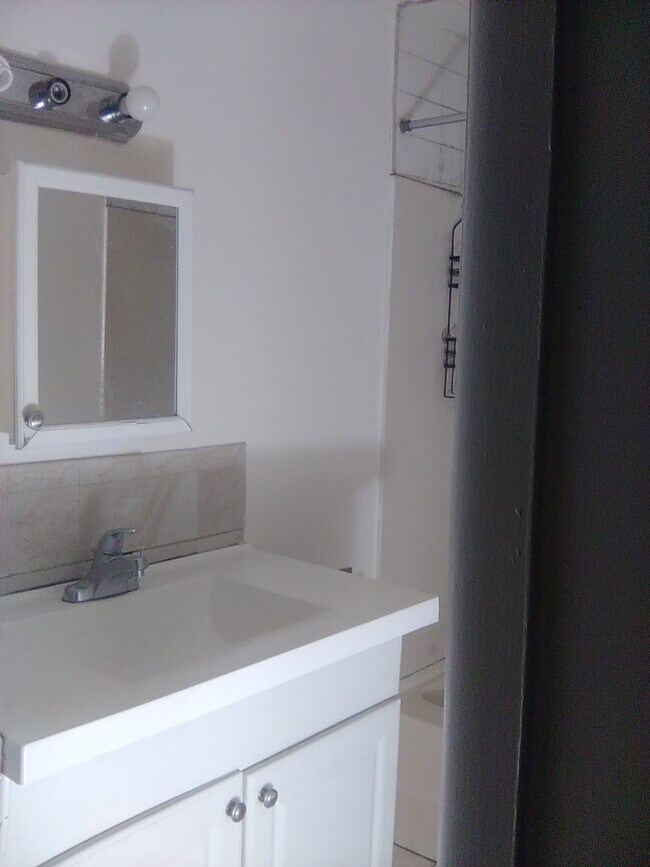 Building Photo - 2 bedroom apartment for rent