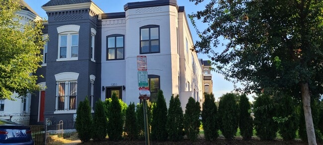 Primary Photo - 1201 I St NE