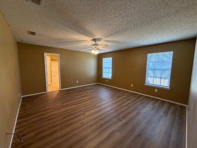 Building Photo - Beautiful House Located A Few Blocks From Elementary & Close Access To S.Loop 289 & Interstate!