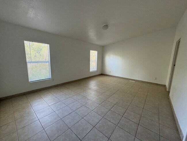 Building Photo - Manufactured Home in Lucerne Valley