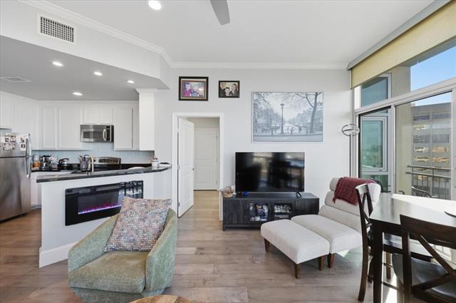 Building Photo - 500 Throckmorton St