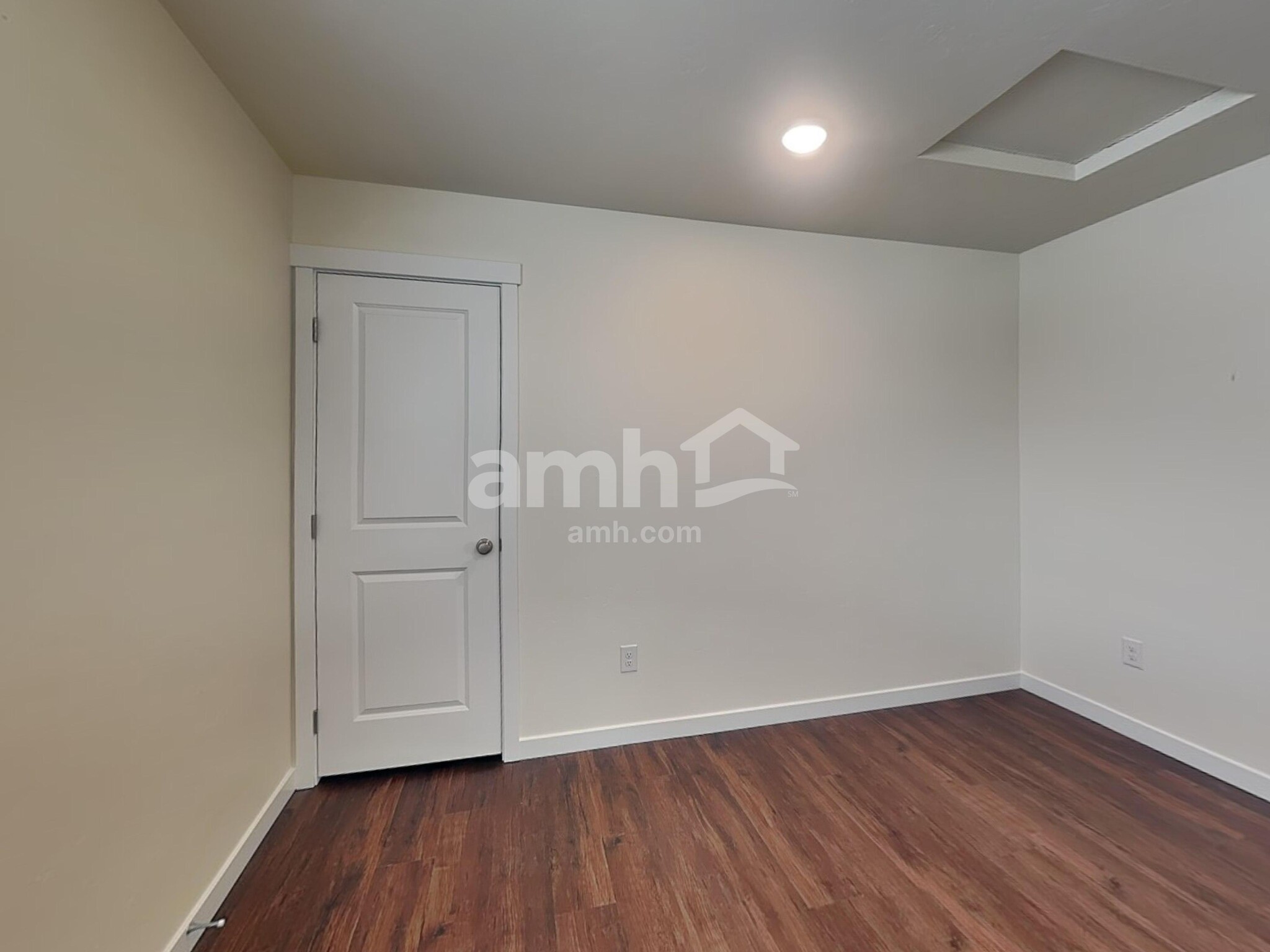 Building Photo - 1480 N Garnet Creek Ave