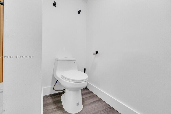 Building Photo - 3589 S Ocean Blvd