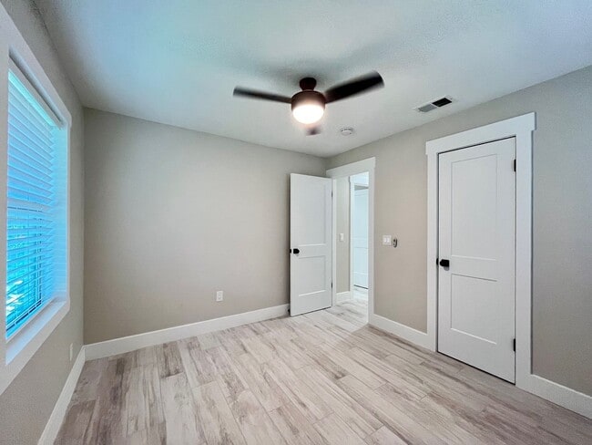 Building Photo - Completely Remodeled! Close to  Historic D...