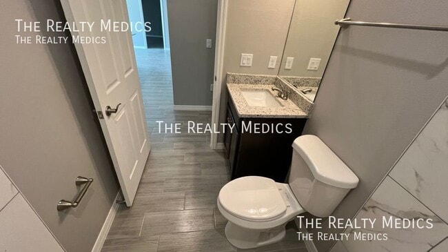 Building Photo - 850 Peyton Ave