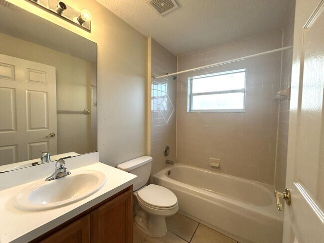 Building Photo - 8008 Aspencrest Ct