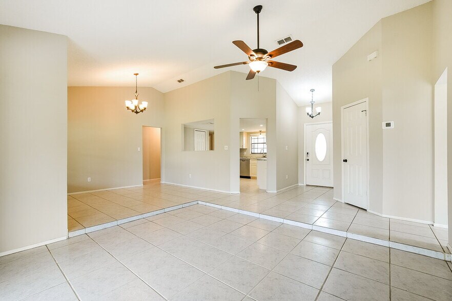 Building Photo - 1000 Dinero Dr