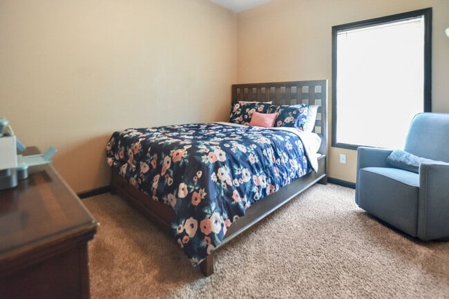 Building Photo - Pet Friendly Four Bedroom!