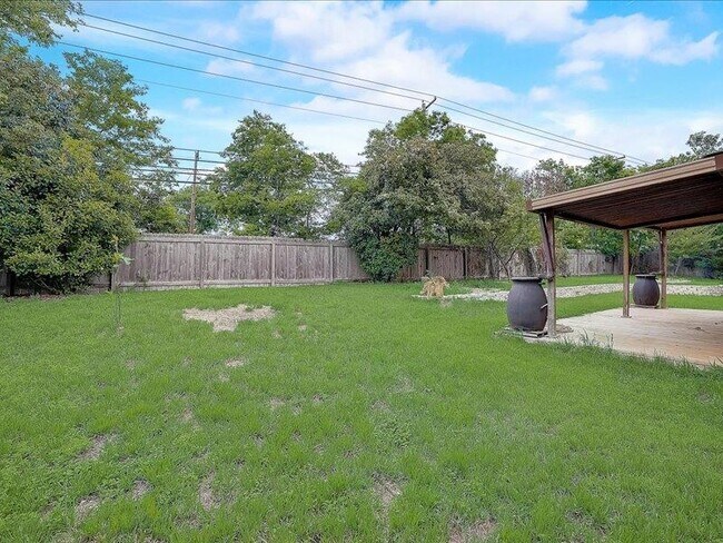 Building Photo - 10906 Meadgreen Ct