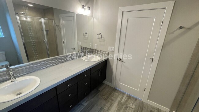 Building Photo - Modern and Stylish 3 BD | 3.5 BA Townhome ...