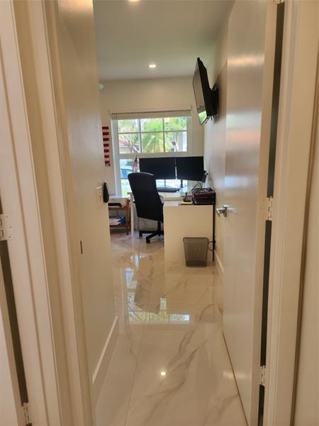 Building Photo - 1303 Seagrape Cir