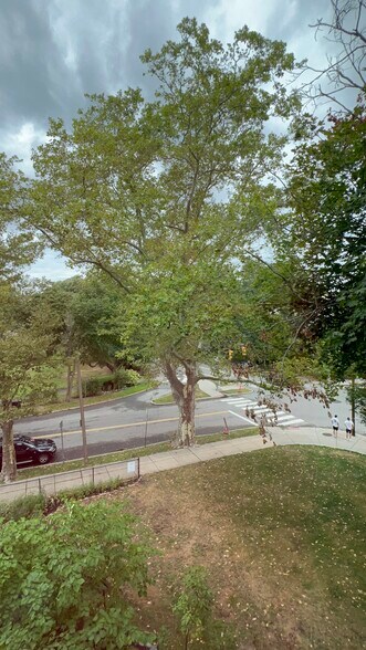 Building Photo - 1000 Memorial Dr