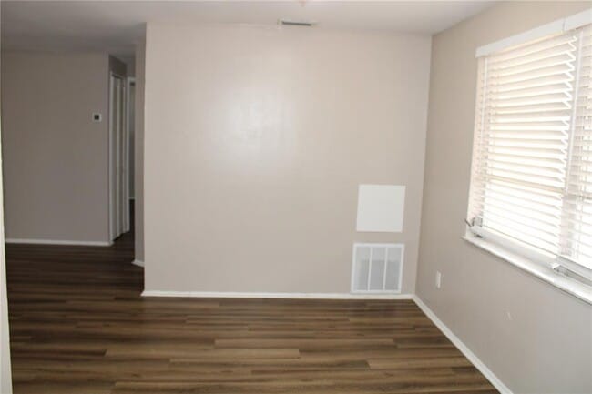 Building Photo - 10512 121st Ave