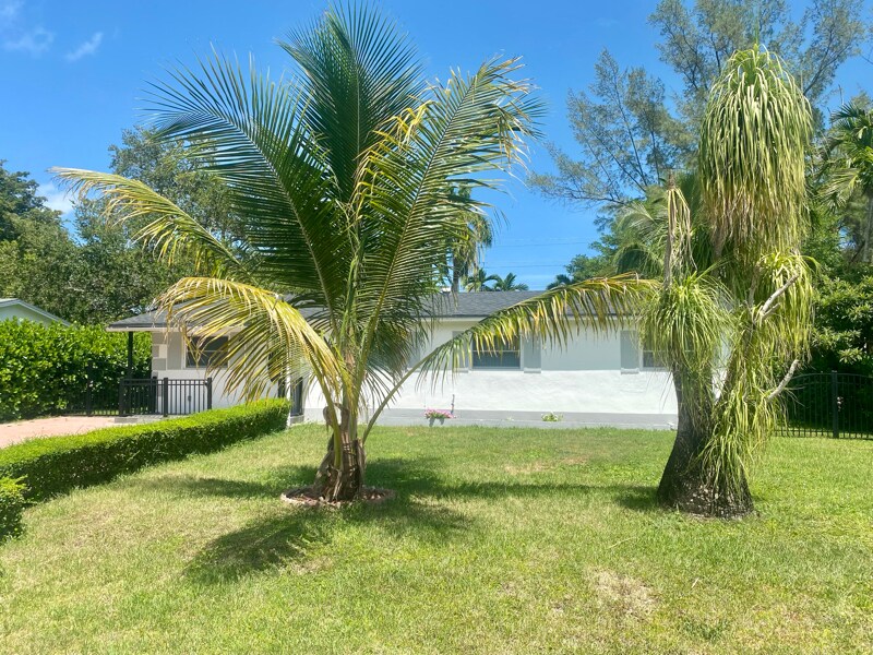 Building Photo - 6255 SW 62nd Ct