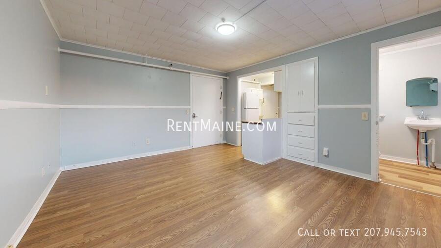 Building Photo - 513 Main St