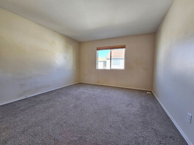 Building Photo - Charming 3 Bed 2.5 Bath 2 Story Home in Beautiful Lakeland, Auburn