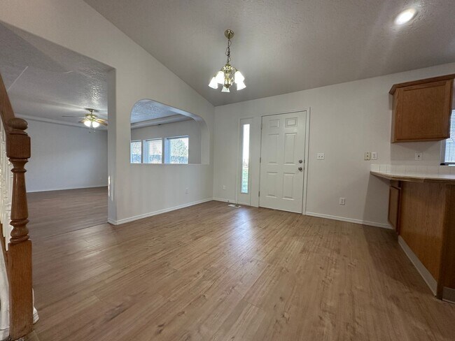 Building Photo - Large 3bed, 2bath, 2car garage town home 1,710sq.ft. with RV parking