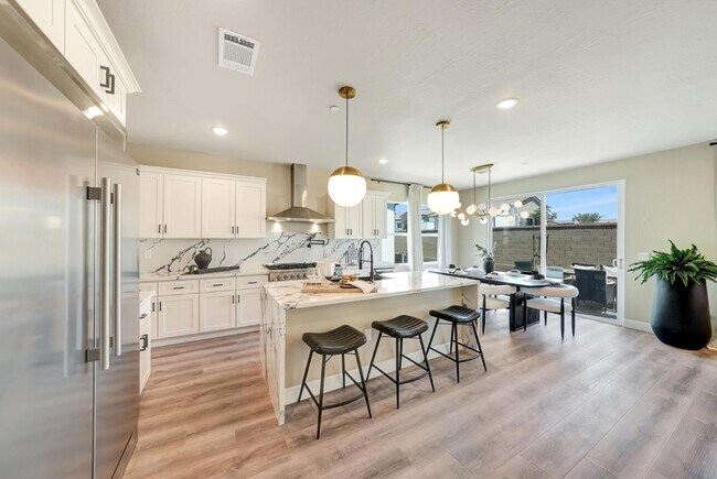 Building Photo - 168 N Falcon Ave