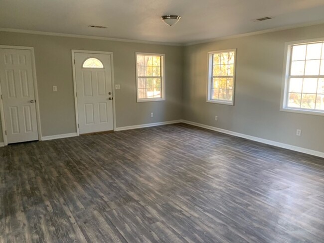 Building Photo - Renovated 4 Bedroom 2 Bath Home for Rent!!