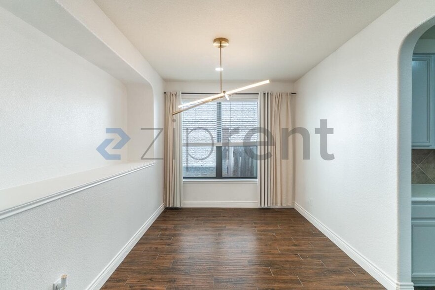 Building Photo - Unit