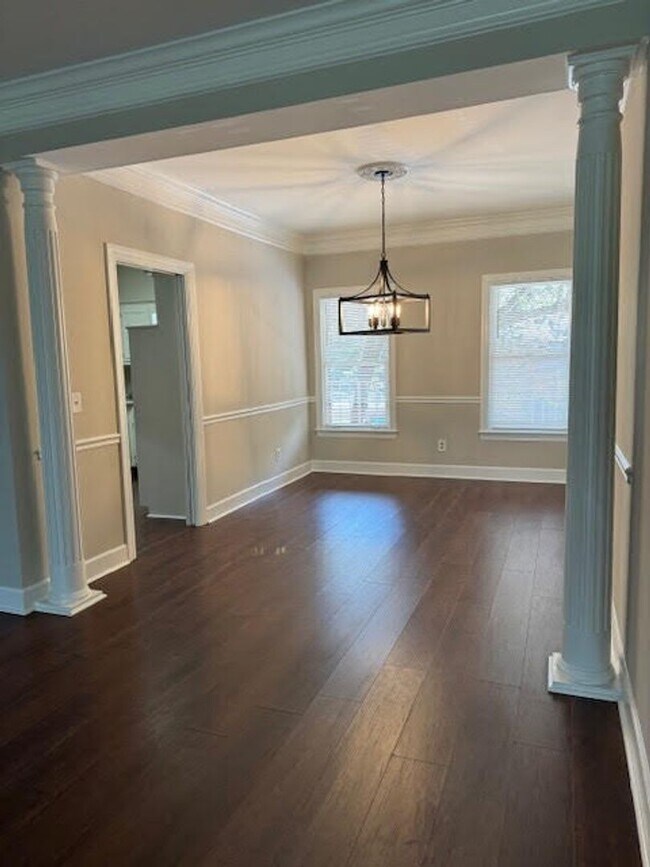 Building Photo - Spacious 2BR/2BA Green Hills Condo – Prime...