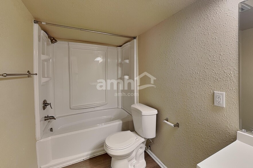 Building Photo - 3009 Armadillo Ct