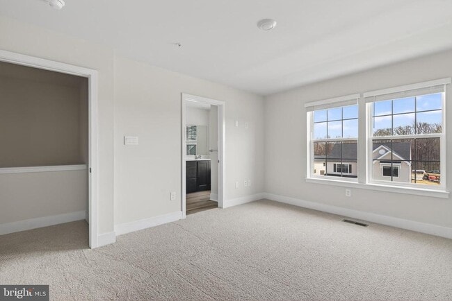 Building Photo - 5225 Manor Park Dr