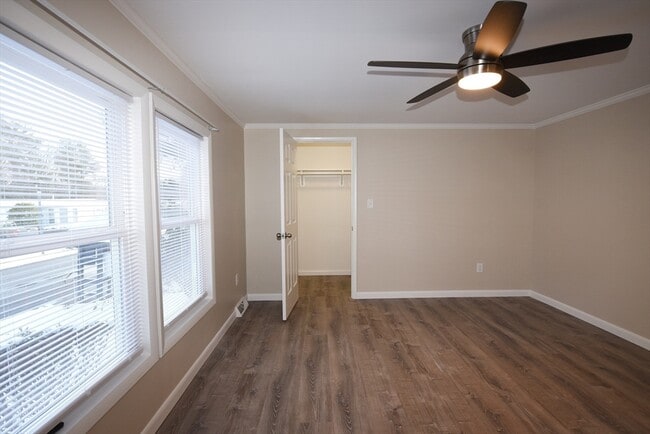 Building Photo - 6 Canterbury Ln