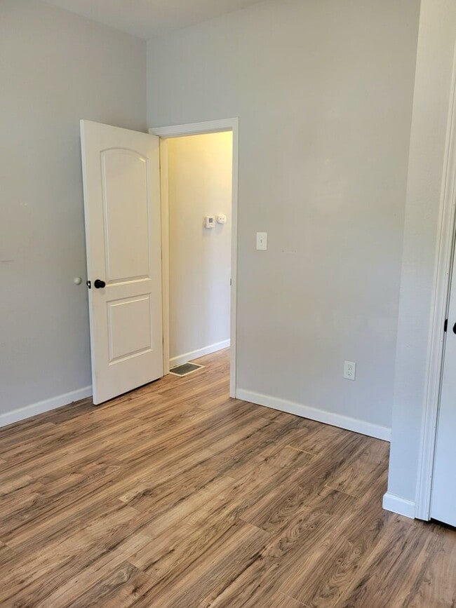 Building Photo - Renovated and Move in Ready...769 Condit, ...