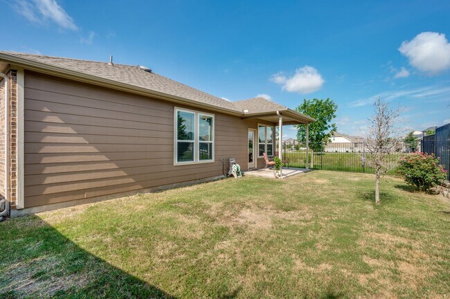 Building Photo - 2444 Rooster Ln