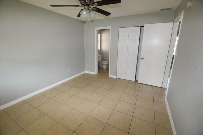 Building Photo - 4840 Grovemont Pl