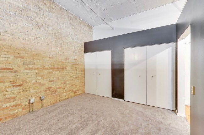 Building Photo - 375 W Erie St