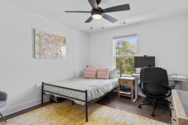 Building Photo - Spacious East Austin Home for Rent