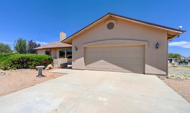 Building Photo - 1230 W Kelly Dr