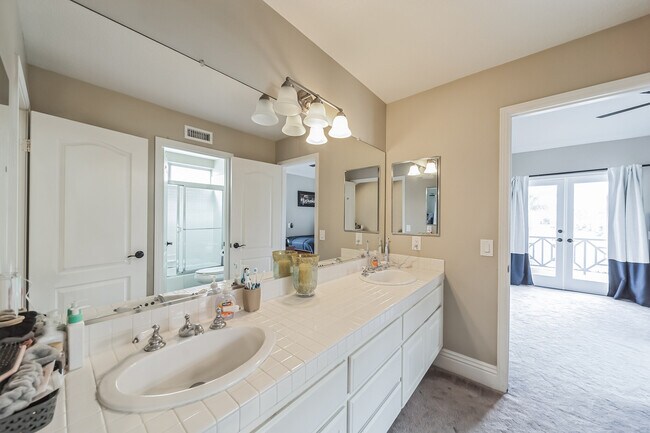 Upstairs Bath - 21102 Spurney Ln