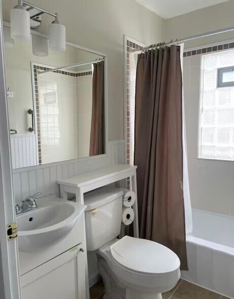 Building Photo - 213 S 7th St