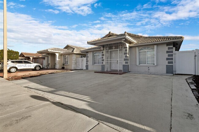 Building Photo - 10168 NW 126th Terrace