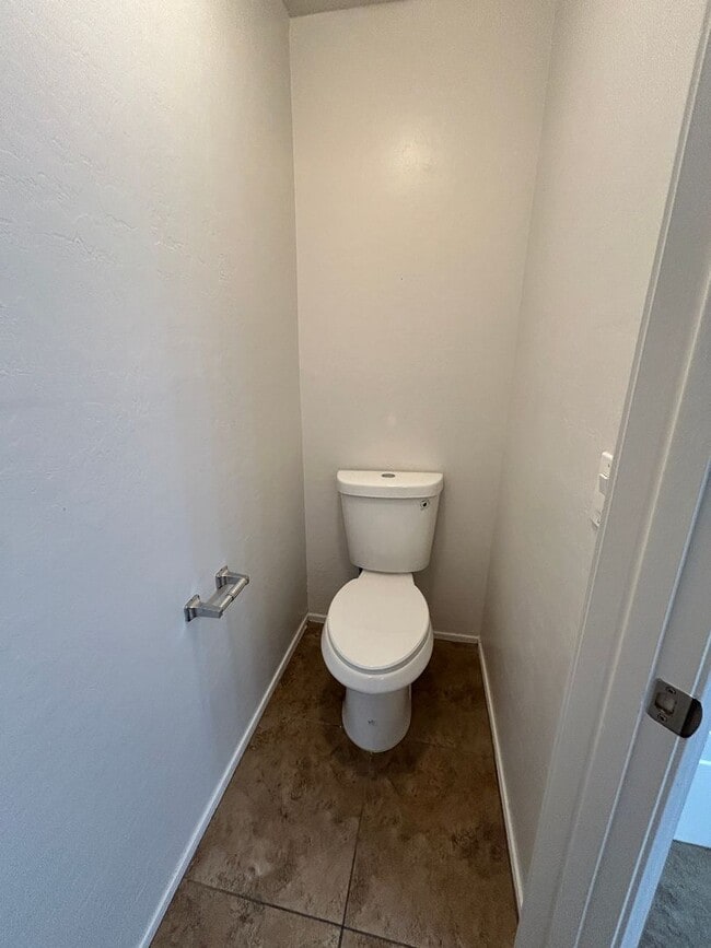 Building Photo - Bright 4Bdm 3Ba Goodyear home