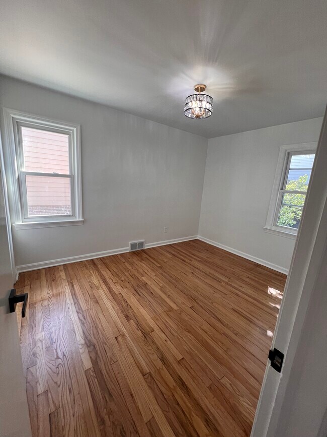 Building Photo - 1514 Parker Dr