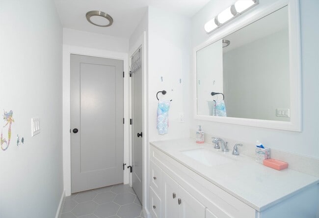 Building Photo - 5 Morse Ave