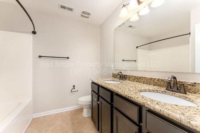 Building Photo - 2288 Barrowcliffe Dr NW