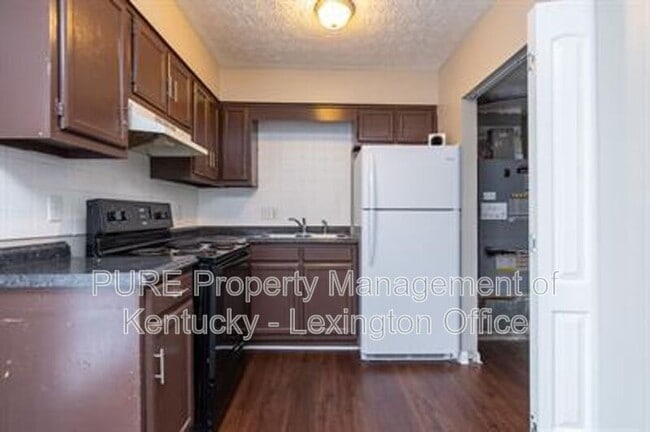 Building Photo - 209 Landings Dr