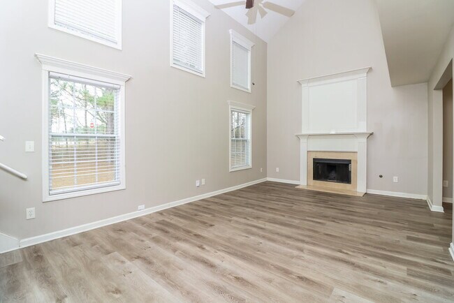 Building Photo - 5701 Castlebrook Dr