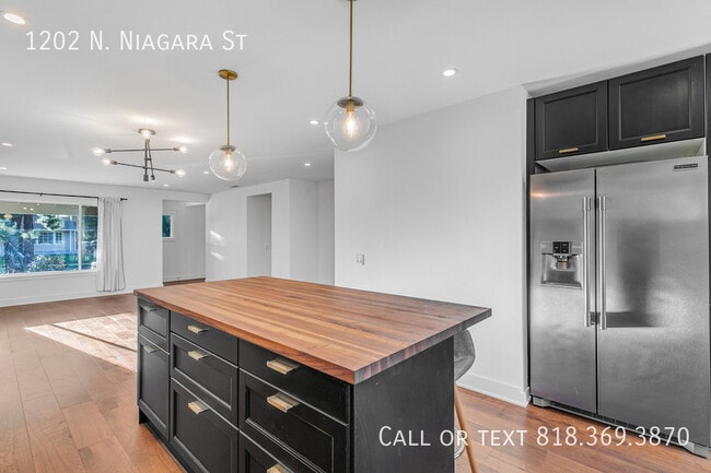 Building Photo - 1202 N Niagara St